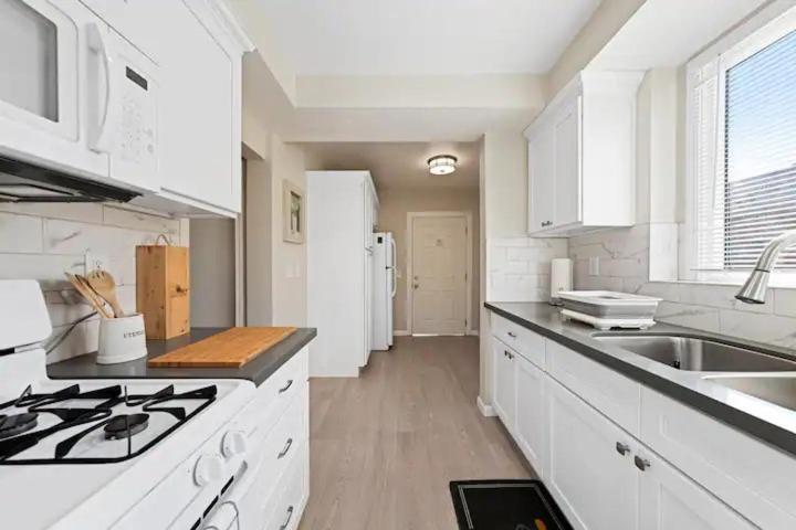 Spacious Centrally Located New 2 Bedroom Property! 잉글우드 외부 사진